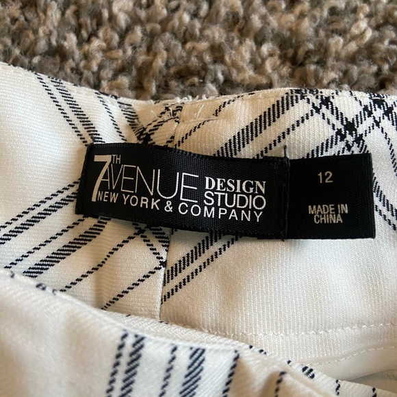 Dress pants - Picture 3 of 3